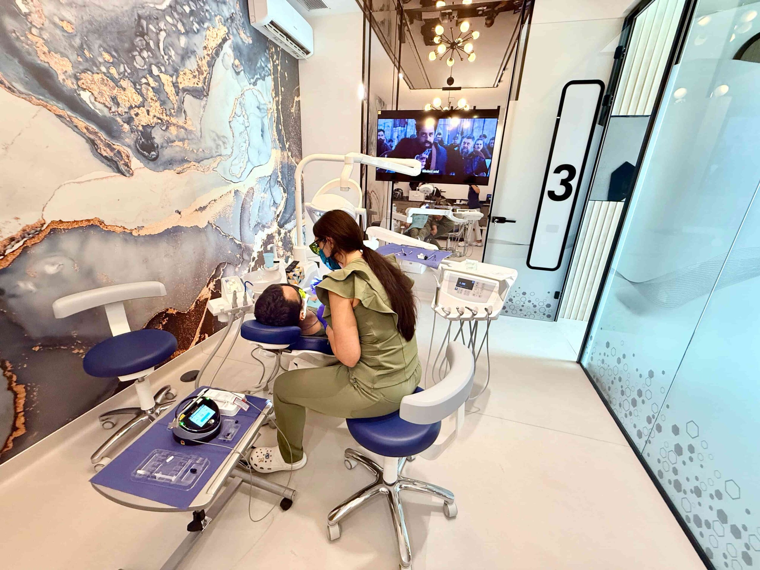 Terapie cu laser dentar pentru parodontoză la cabinetul DENTAL Arhitect din Sectorul 5